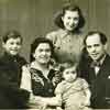 Familjen med sin först födde i Sverige, bilden tagen 1950